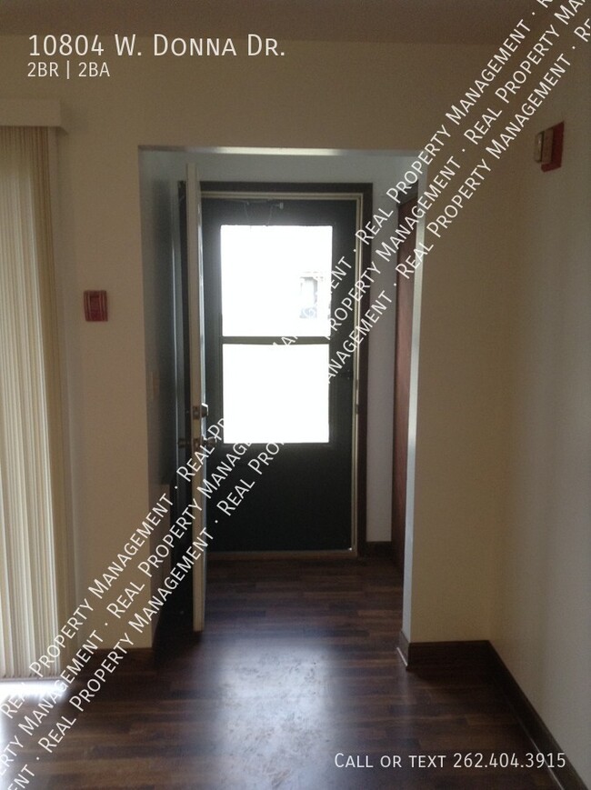 Building Photo - Cozy Private Entry Condo