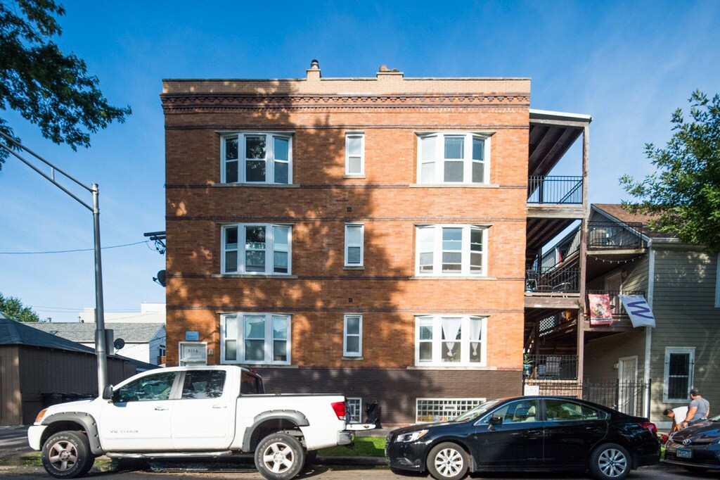 Primary Photo - 3116 N Hoyne Ave