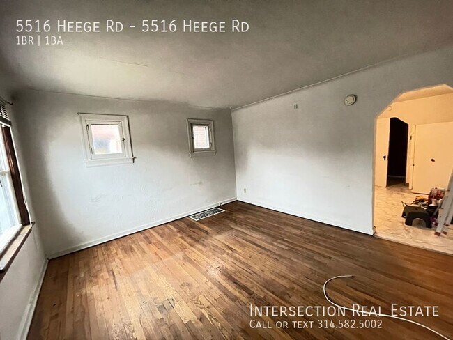 Building Photo - Adorable Affton 1 Bedrooom w/ Private Base...