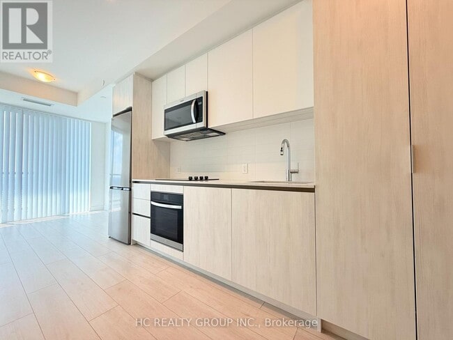 Building Photo - 5858 Yonge St