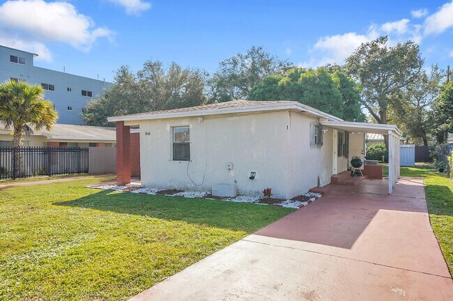 Building Photo - 1646 NE 150th St