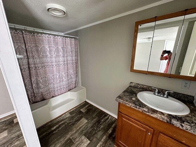 Building Photo - large 2-bedroom, 2-bathroom!