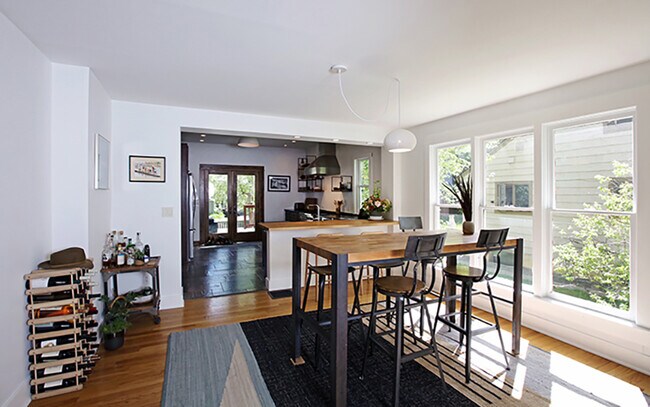 Building Photo - 416 W Olive St