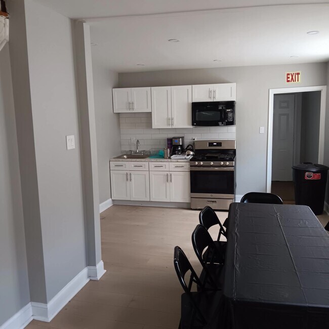 Foto del edificio - 2401 N Reese St