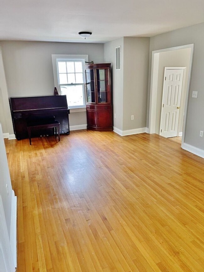 Foto del edificio - Beautifully updated single family home in ...