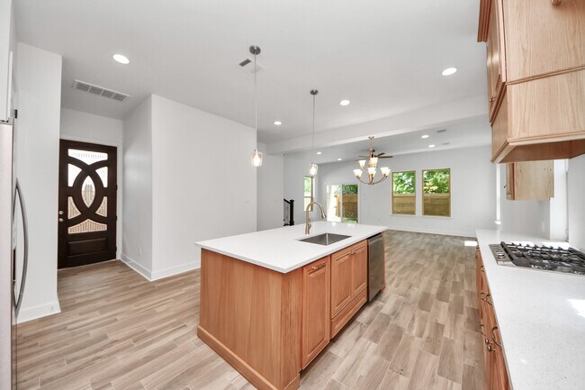 Building Photo - 8304 S Breeze Dr