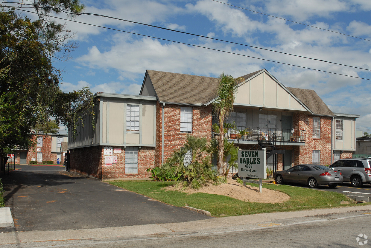 Primary Photo - Seven Gables