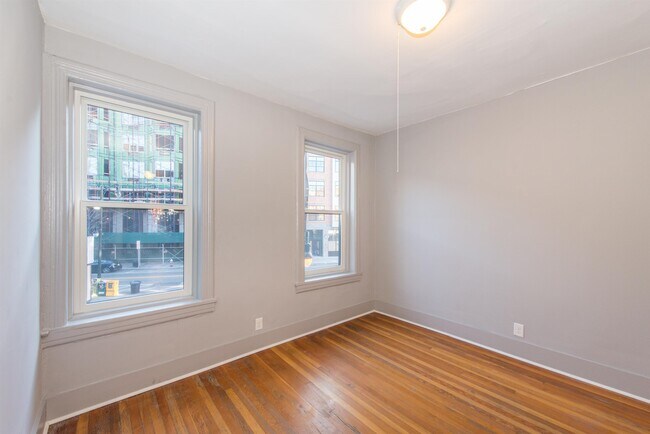 Building Photo - 336 2nd St