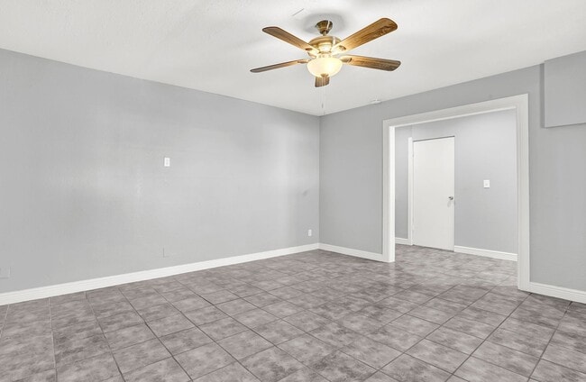 Building Photo - Central 1 Bedroom 1 Bath