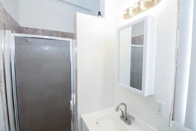 Building Photo - 1718 S Bundy Dr