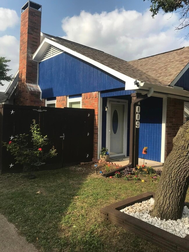 Building Photo - 1009 Wyland Dr