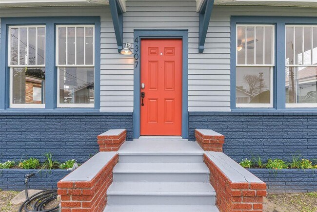 Building Photo - 4307 Avenue Q 1/2