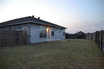 Building Photo - 1121 McKavett Dr