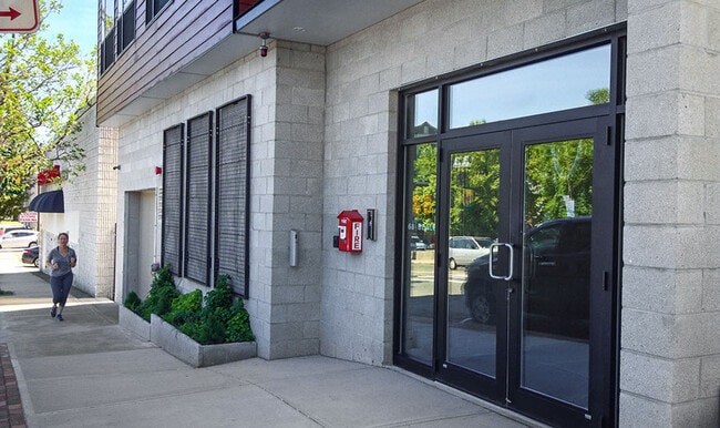 Building Photo - 68 Beale St