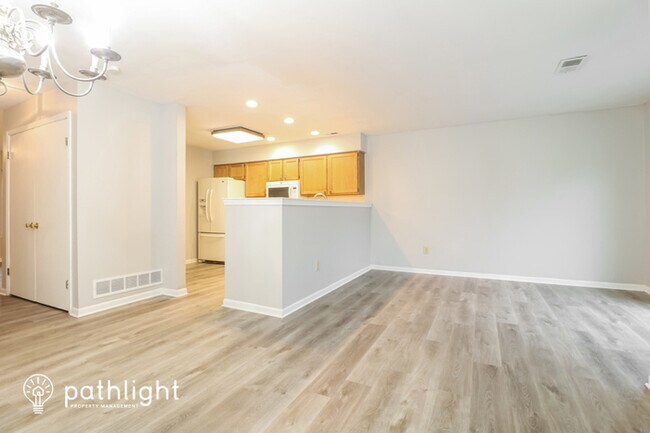 Building Photo - 371 Kent Lane