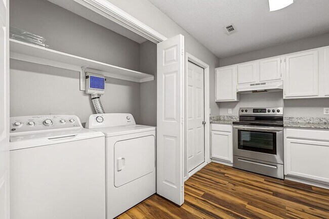 Foto del edificio - 302 Parkcrest Dr