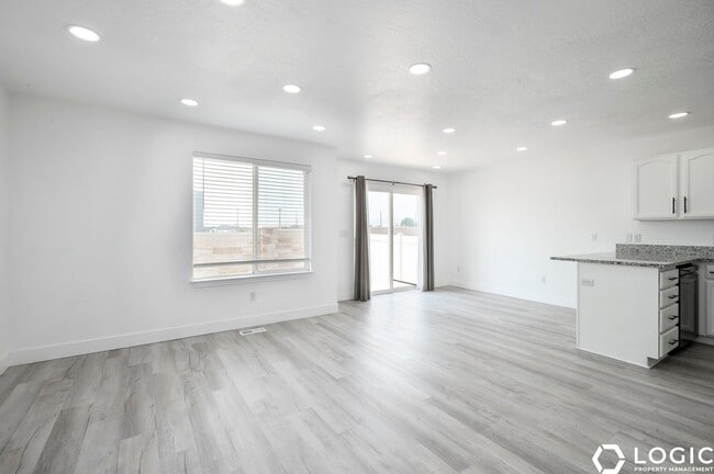 Building Photo - 1212 S 1410 E