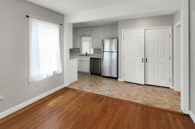 Foto del edificio - 811 Oakwood Dr