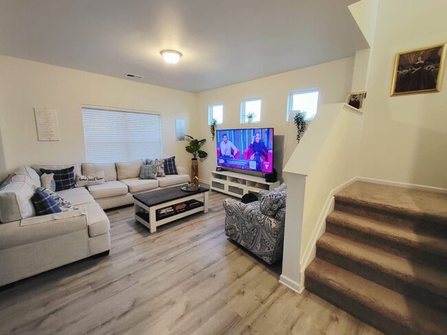 Foto del edificio - 366 Crandon Rd