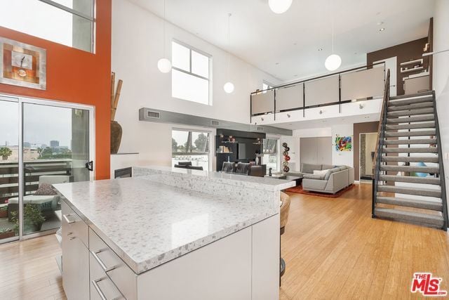 Foto del edificio - 7062 Hawthorn Ave