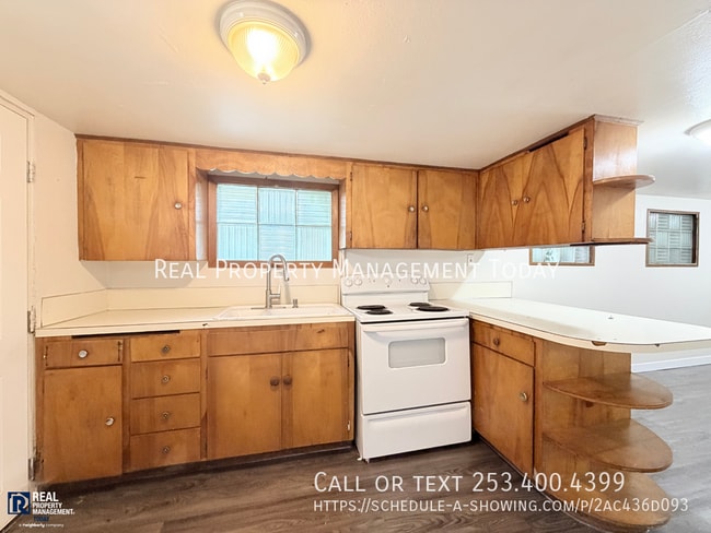 Building Photo - 703 S. Ainsworth-A