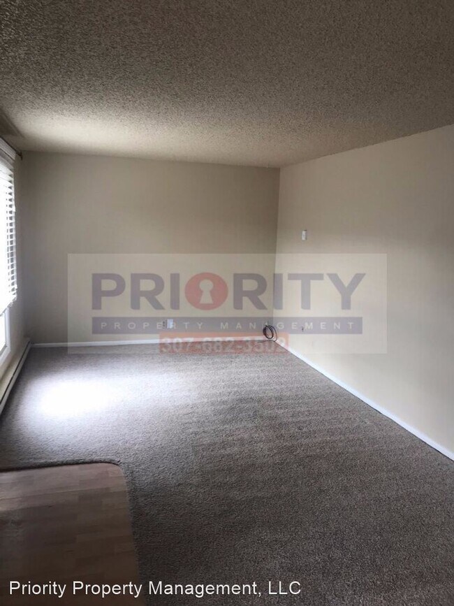 Building Photo - 2 br, 1 bath House - 302 E Converse St