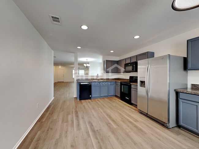 Building Photo - 506 Azalea Dr