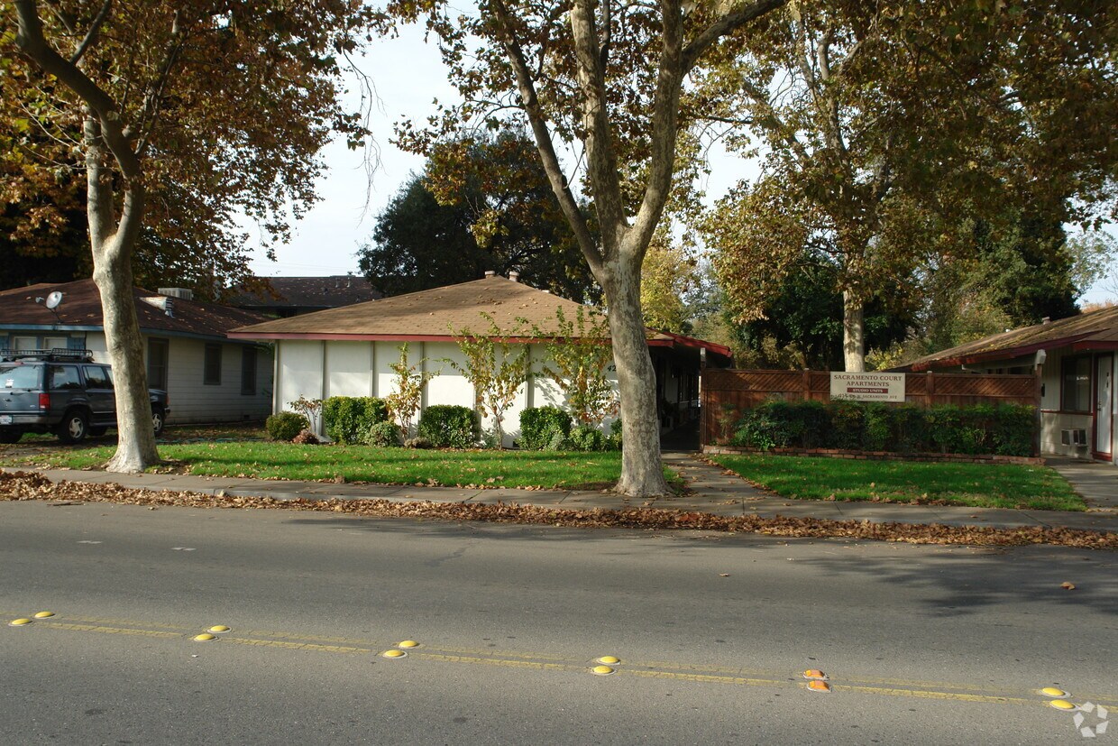 Primary Photo - 420 W Sacramento Ave