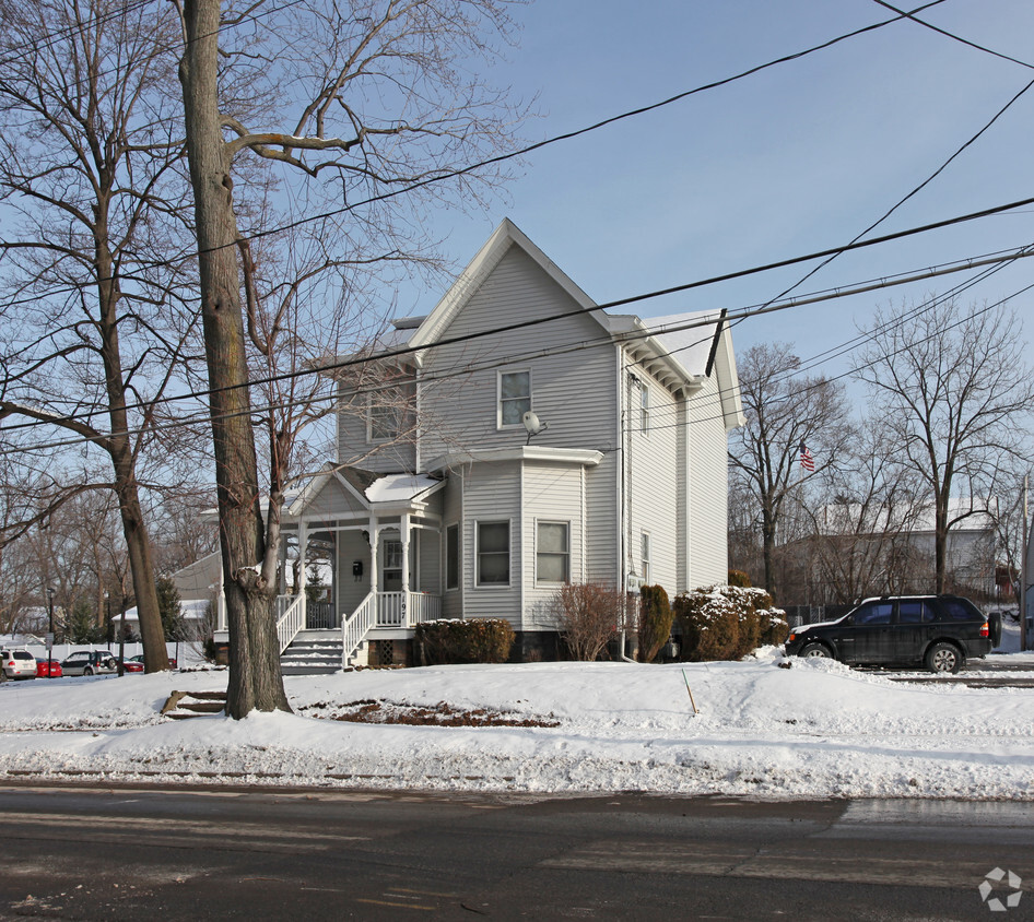 Building Photo - 197 Main St