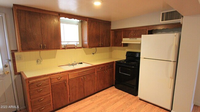 Foto del edificio - 1331 E Hatcher Rd