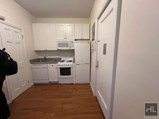 Building Photo - WEST 72 STREET