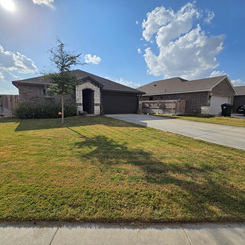 Primary Photo - 7003 Adenium Rd