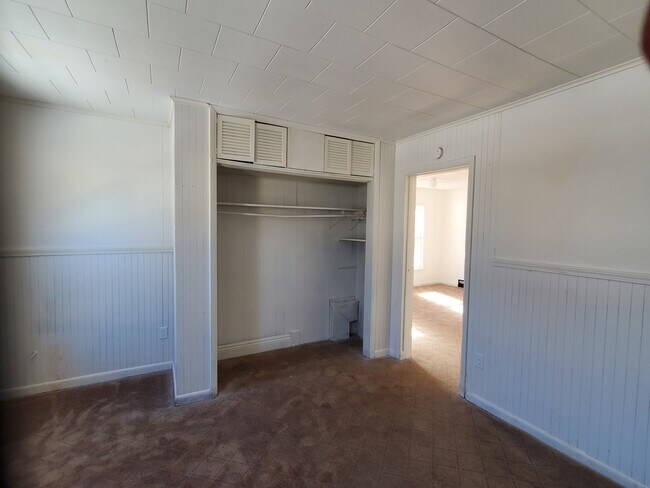 Bedroom & Closet - 51 Austin St