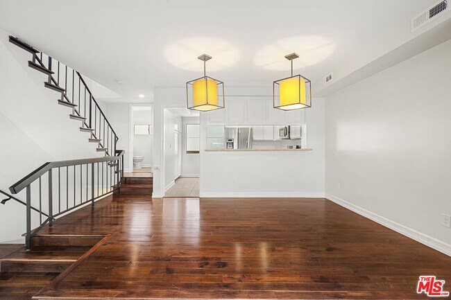 Building Photo - 621 N Orlando Ave