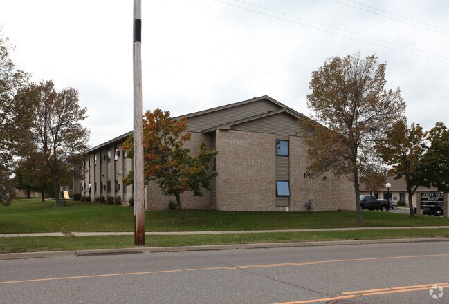 Building Photo - Schoolview Square