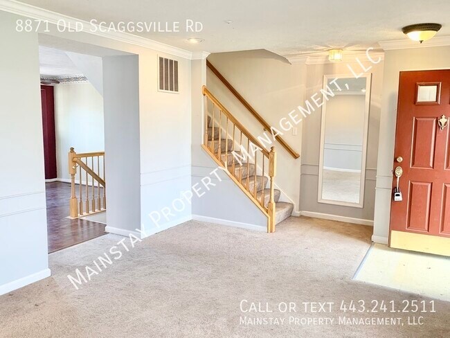 Building Photo - Beautiful End-Unit 2 Bed 2.5 Bath Townhome...