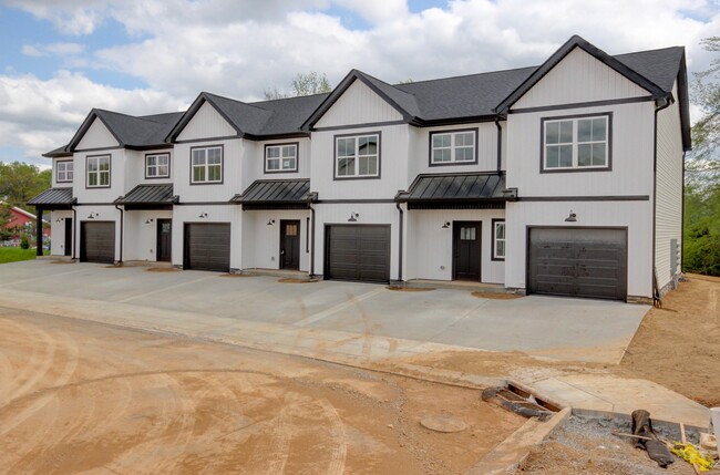 Building Photo - 166 Sango Dr