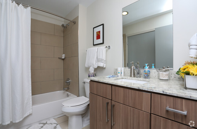 2HAB, baño - The Strand Apartments