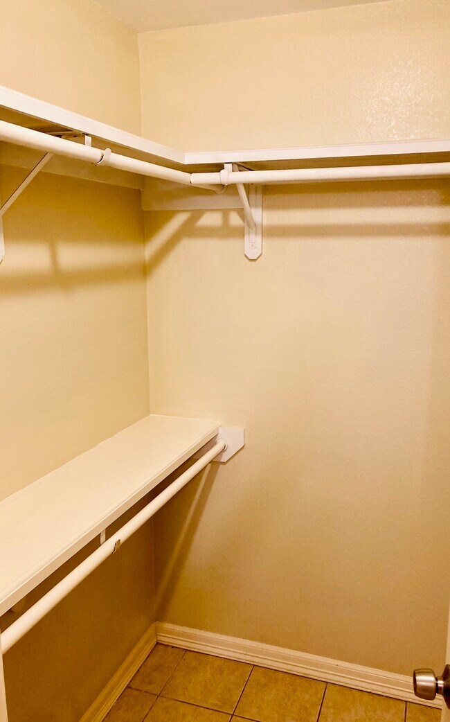 Master Walk in closet - 1805 Treasure Oaks Dr