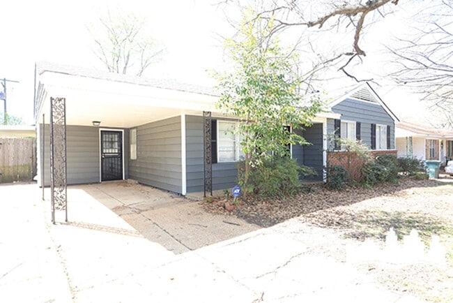 Building Photo - 1555 Staunton Dr