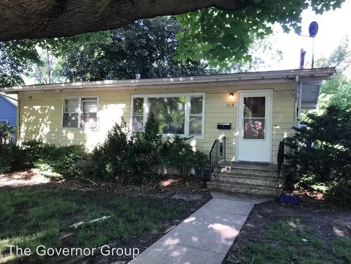 Foto principal - 2 Bedroom/1 Bathroom in Iowa City - East Side