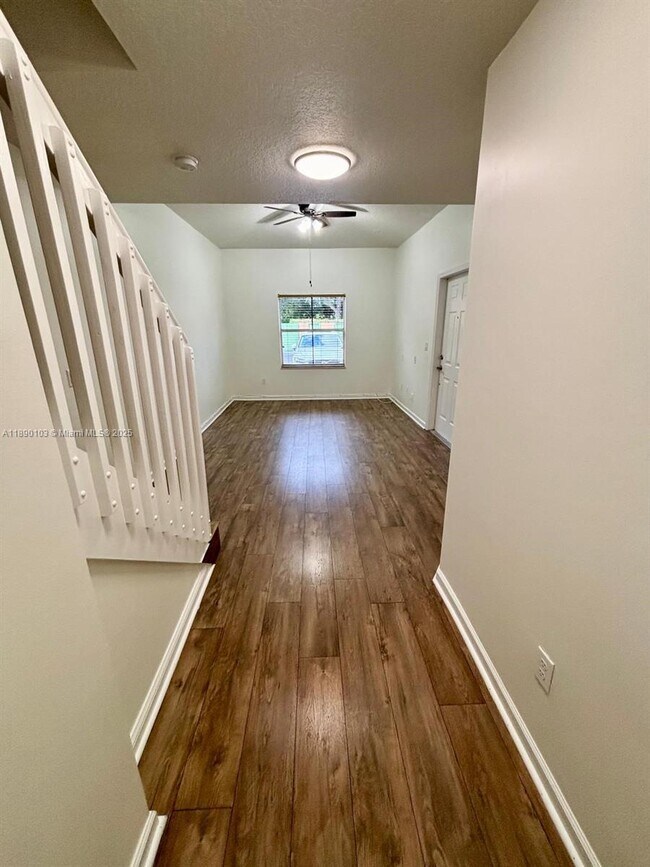 Foto del edificio - 4938 Leeward Ln