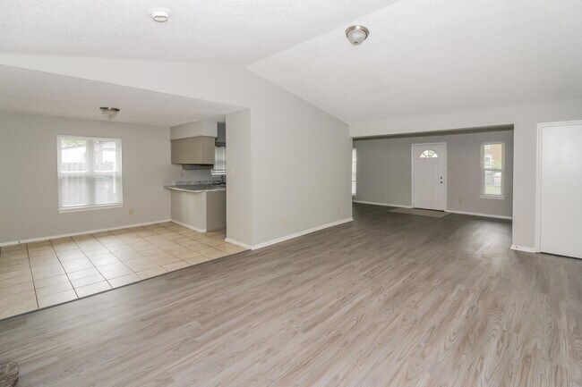 Foto del edificio - 4405 Indian Trail Dr
