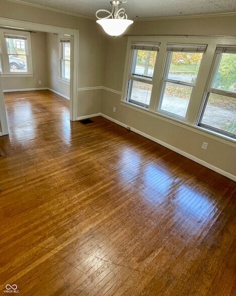 Foto del edificio - 5841 Julian Ave