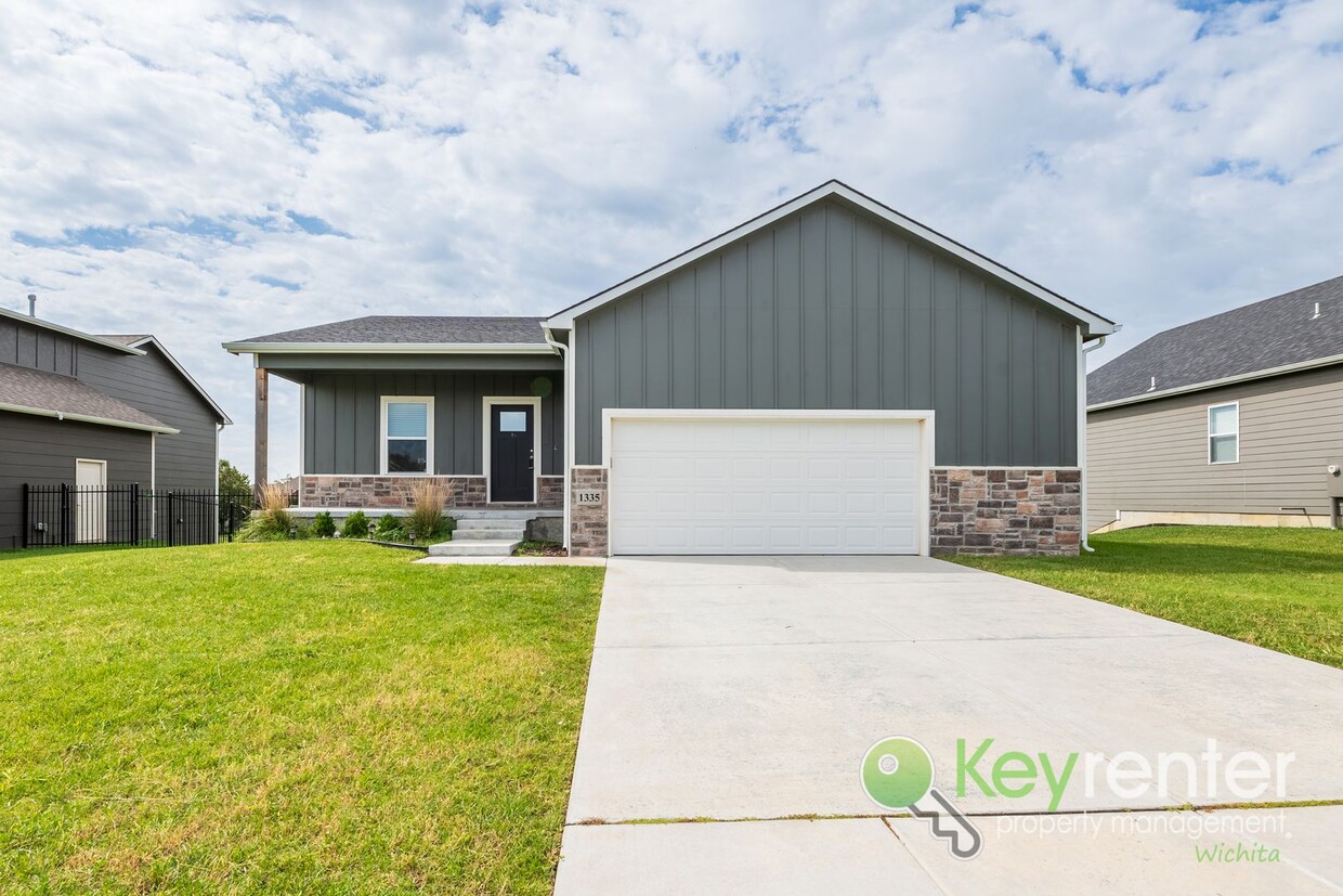 Primary Photo - 5 Bedroom 3 Bath Home close to schools and...