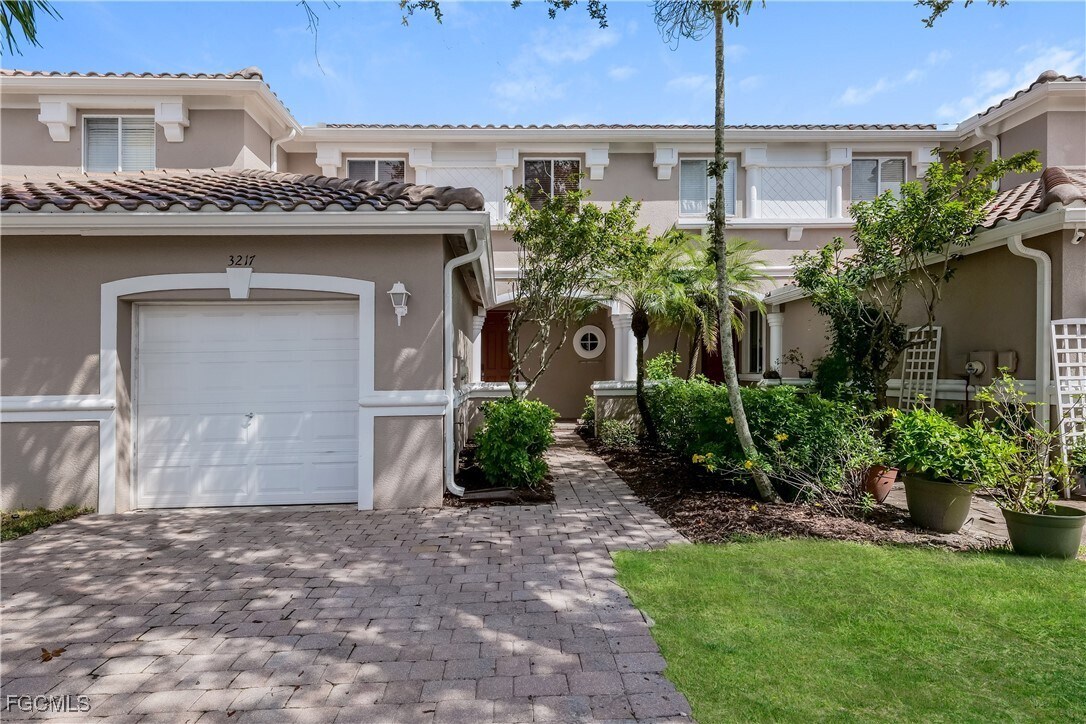 Primary Photo - 3217 Antica St