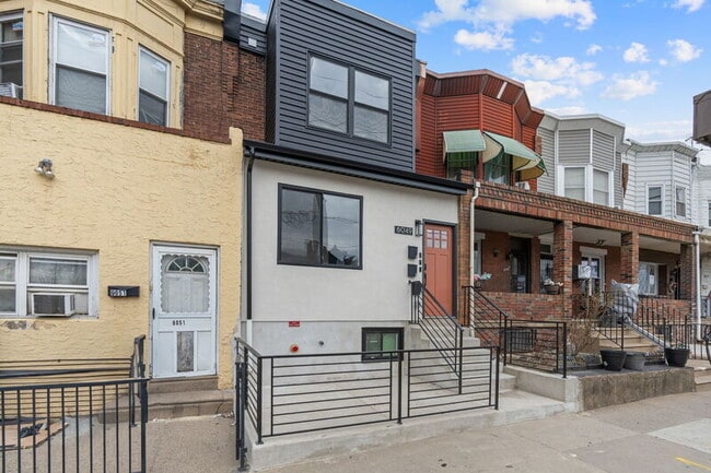 Building Photo - 6049 Elmwood Ave