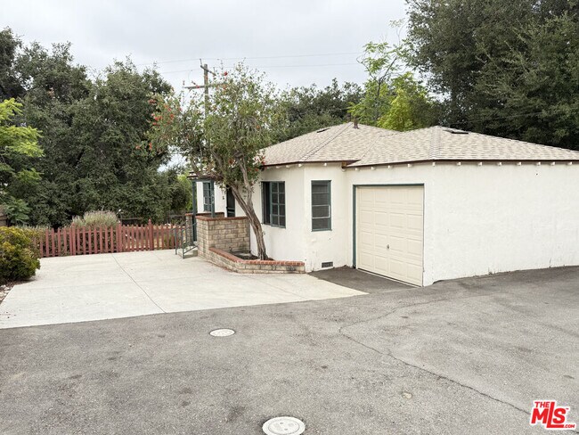 Building Photo - 2618 Prospect Ave