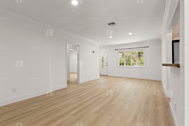 Foto del edificio - LARGE 3+2 HOUSE ON QUIET STREET ~ GORGEOUS...