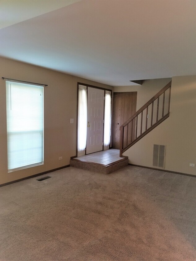 Primary Photo - 3S126 Timber Dr